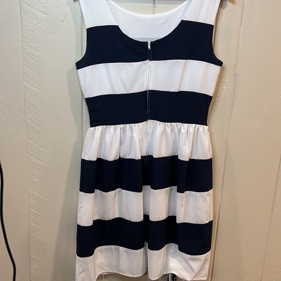 Dressbarn Navy and White Dress great for summer - Picture 6 of 8